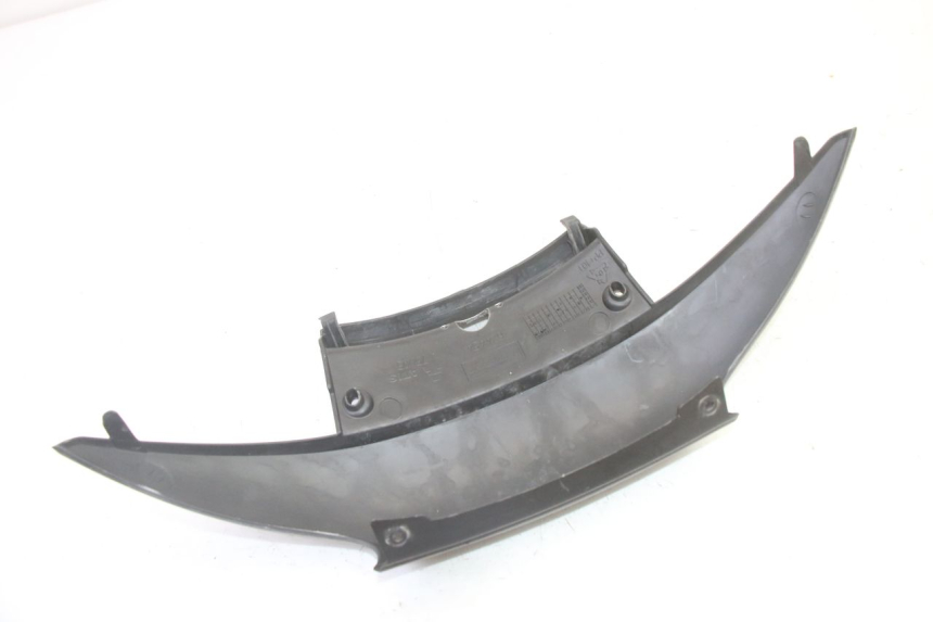 photo de JONCTION CARENAGE ARRIERE INFERIEURE PIAGGIO MP3 RL 250 (2007 - 2010)