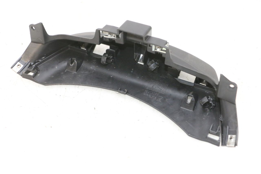 photo de JONCTION CARENAGE ARRIERE INFERIEURE PIAGGIO MP3 500 (2016 - 2018) - Détail de la pièce