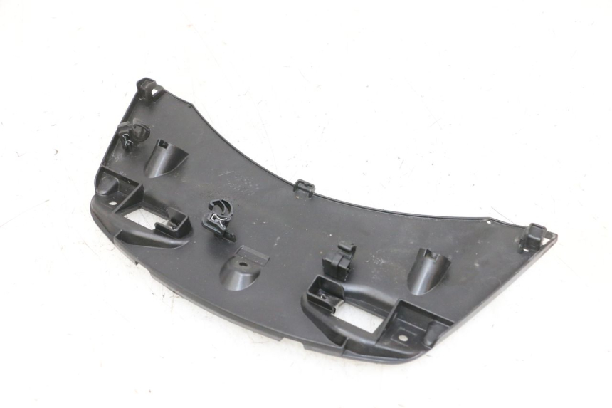 photo de JONCTION CARENAGE ARRIERE INFERIEURE PIAGGIO MP3 500 (2016 - 2018) - Vue d’ensemble