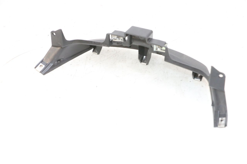 photo de JONCTION CARENAGE ARRIERE INFERIEURE PIAGGIO MP3 500 (2016 - 2018) - Marquages et références