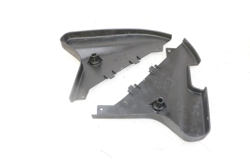 photo de JONCTION CARENAGE ARRIERE INFERIEURE GILERA NEXUS 125 (2009 - 2013)