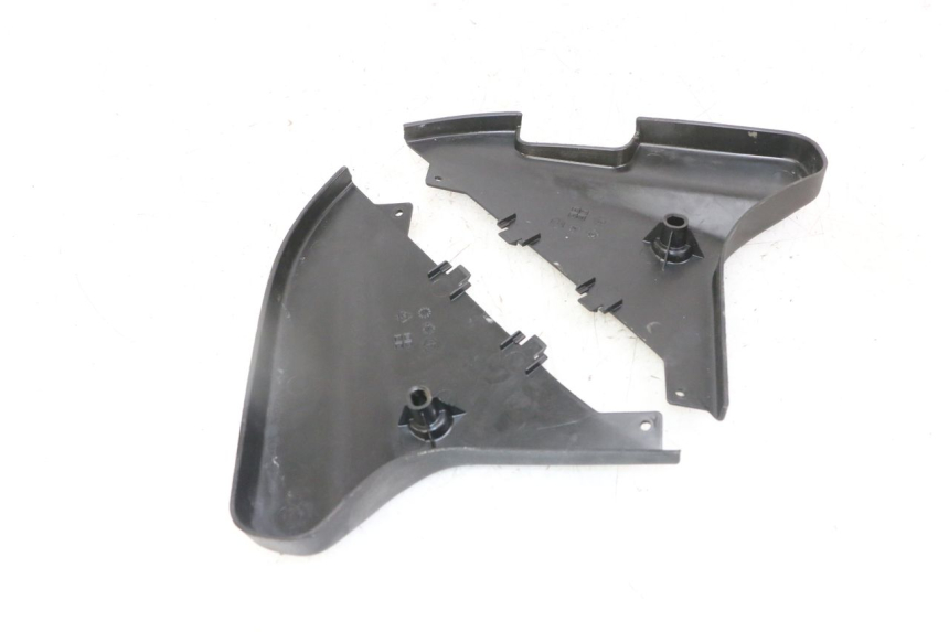 photo de JONCTION CARENAGE ARRIERE INFERIEURE GILERA NEXUS 125 (2009 - 2013)