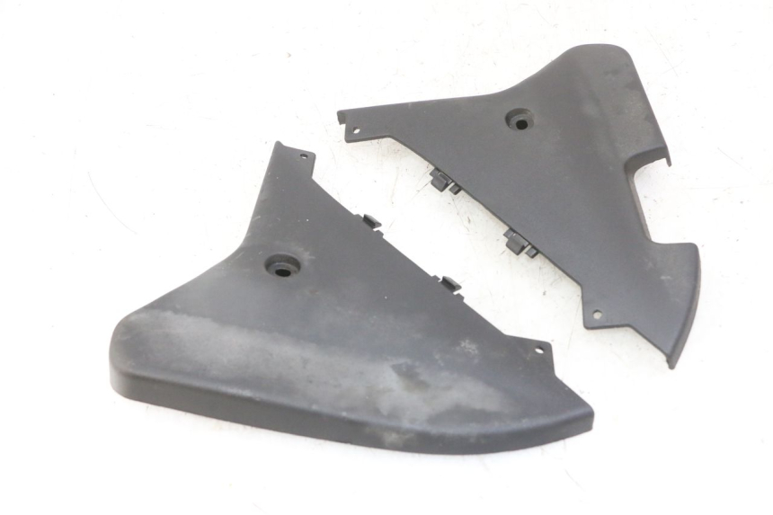 photo de JONCTION CARENAGE ARRIERE INFERIEURE GILERA NEXUS 125 (2009 - 2013)