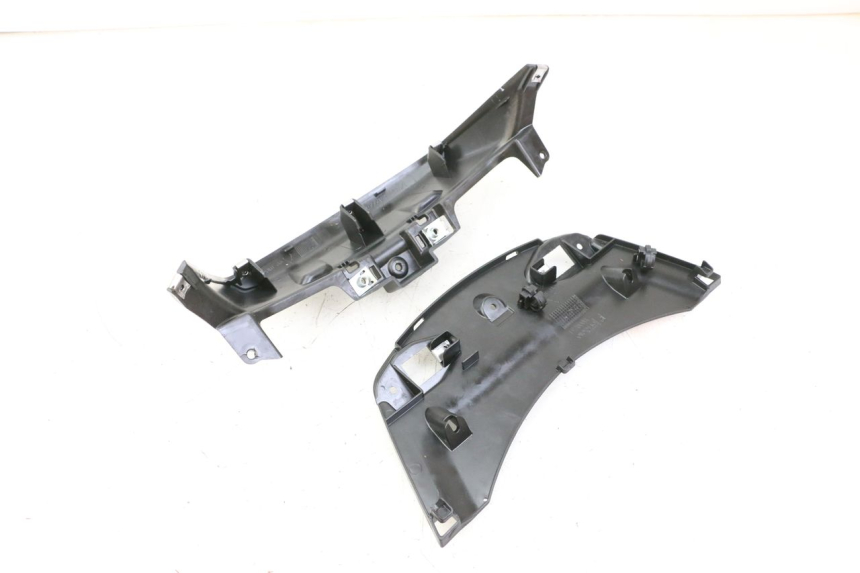 photo de JONCTION CARENAGE ARRIERE INFERIEURE PIAGGIO MP3 500 (2014 - 2016)