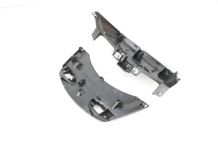 photo de JONCTION CARENAGE ARRIERE INFERIEURE PIAGGIO MP3 500 (2014 - 2016)