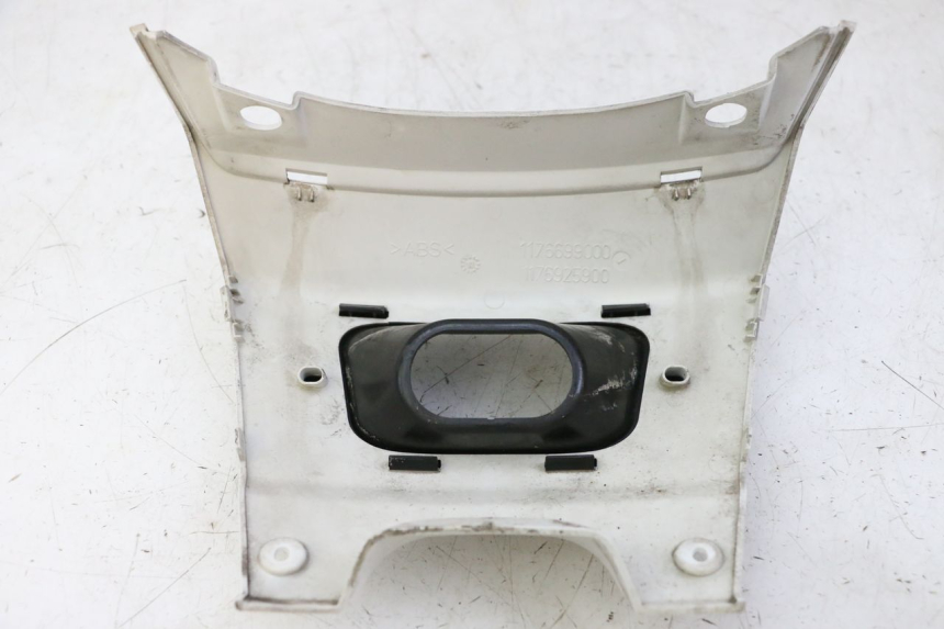 photo de JONCTION CARENAGE ARRIERE INFERIEURE PEUGEOT SATELIS 125 (2010 - 2012)