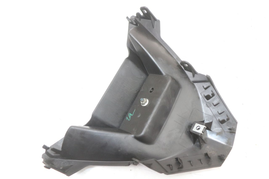 photo de JONCTION CARENAGE ARRIERE INFERIEURE YAMAHA XMAX X-MAX ABS 125 (2017 - 2020)