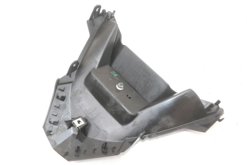 photo de JONCTION CARENAGE ARRIERE INFERIEURE YAMAHA XMAX X-MAX ABS 125 (2017 - 2020)