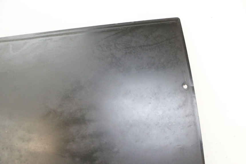 photo de JONCTION CARENAGE ARRIERE SUPERIEUR BMW C1 125 (2000 - 2003)