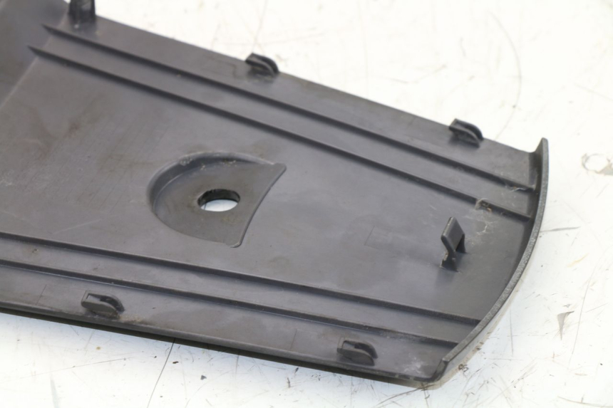 photo de JONCTION CARENAGE ARRIERE SUPERIEUR DAELIM S3 125 (2010 - 2017)