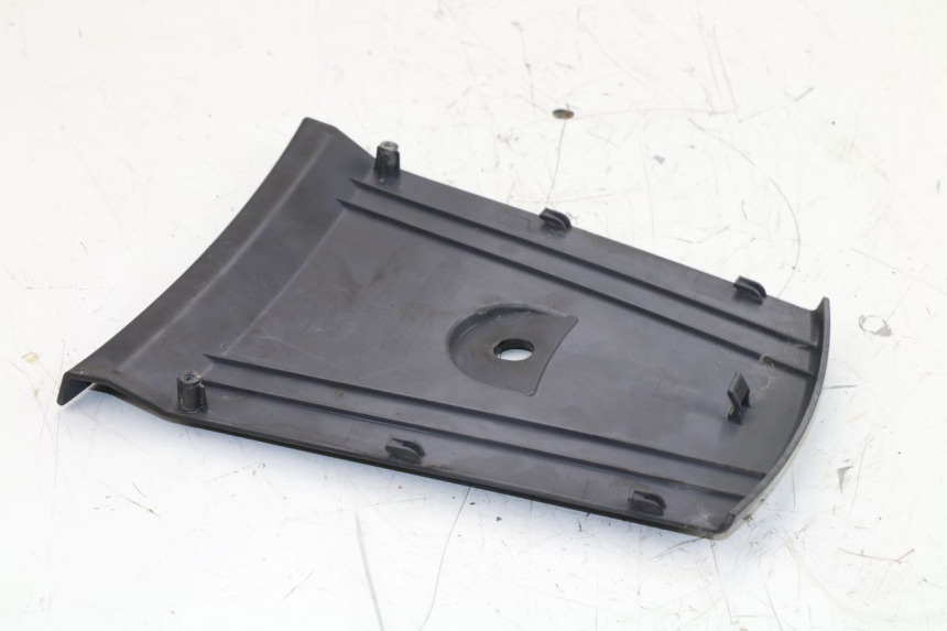 photo de JONCTION CARENAGE ARRIERE SUPERIEUR DAELIM S3 125 (2010 - 2017)