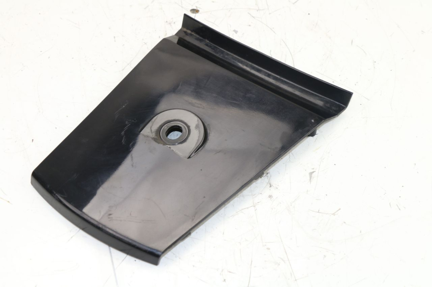 photo de JONCTION CARENAGE ARRIERE SUPERIEUR DAELIM S3 125 (2010 - 2017)