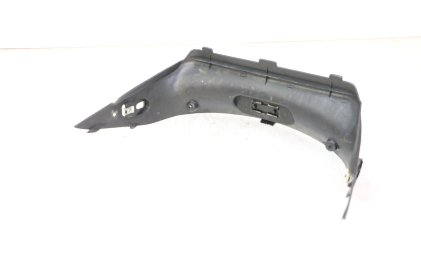 photo de JONCTION CARENAGE ARRIERE SUPERIEUR DAELIM HISTORY 125 (2001 - 2002)