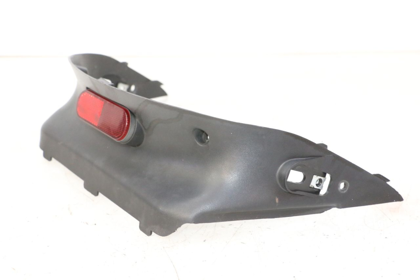 photo de JONCTION CARENAGE ARRIERE SUPERIEUR DAELIM HISTORY 125 (2001 - 2002)