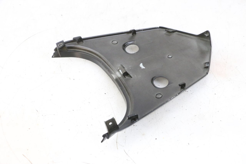 photo de JONCTION CARENAGE ARRIERE SUPERIEUR SYM ORBIT III 3 4T 50 (2021 - 2025) - Autre angle de vue