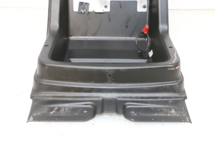 photo de JONCTION CARENAGE ARRIERE SUPERIEUR LIGIER PULSE 3 1 (2014 - 2020) - État de surface