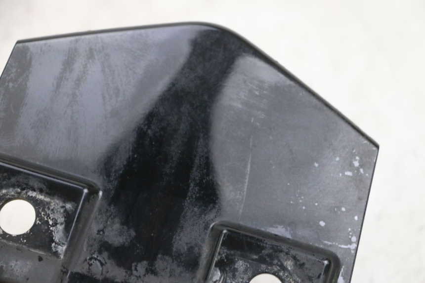 photo de JONCTION CARENAGE ARRIERE SUPERIEUR DAELIM S1 125 (2007 - 2016) - Détail de la pièce