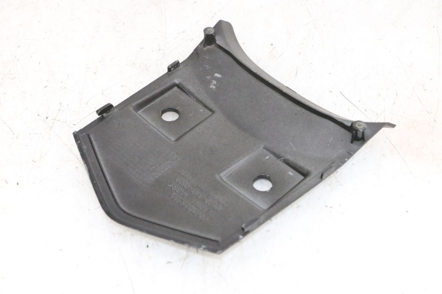 photo de JONCTION CARENAGE ARRIERE SUPERIEUR DAELIM S1 125 (2007 - 2016) - Points de fixation