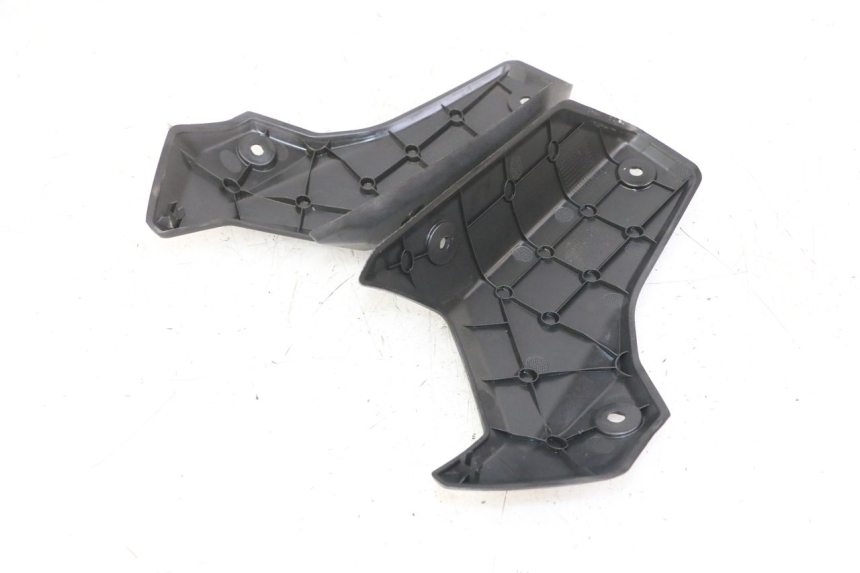 photo de JONCTION CARENAGE ARRIERE SUPERIEUR PEUGEOT STREETZONE I 2T 50 (2018 - 2020)