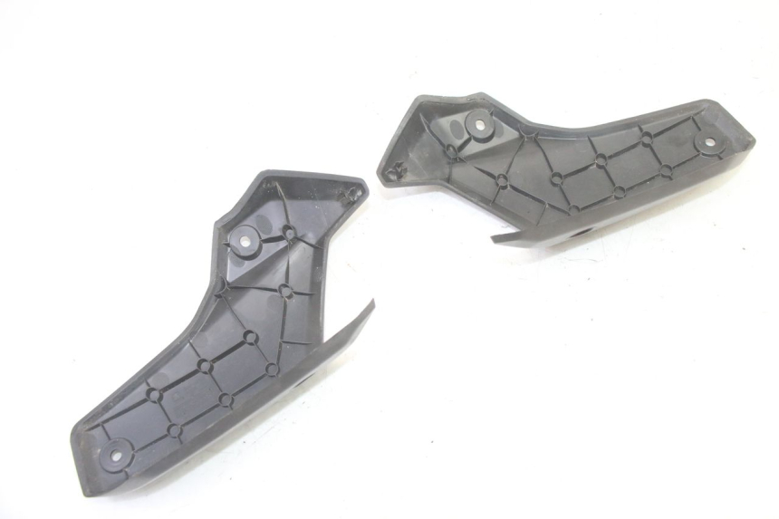 photo de JONCTION CARENAGE ARRIERE SUPERIEUR PEUGEOT STREETZONE I 2T 50 (2018 - 2020)