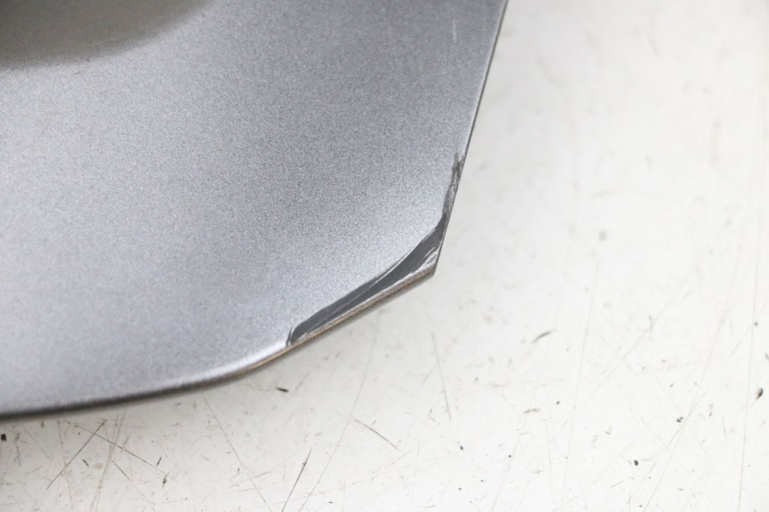 photo de JONCTION CARENAGE ARRIERE SUPERIEUR YAMAHA TRICITY 300 (2020 - 2024) - Gros plan technique