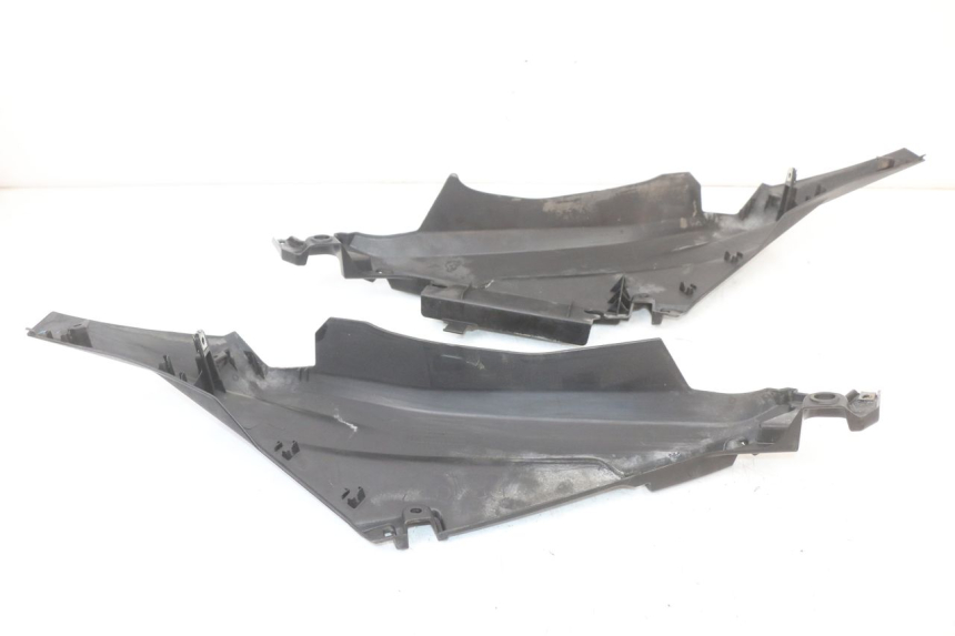 photo de JONCTION CARENAGE ARRIERE YAMAHA XMAX X-MAX ABS 125 (2017 - 2020)