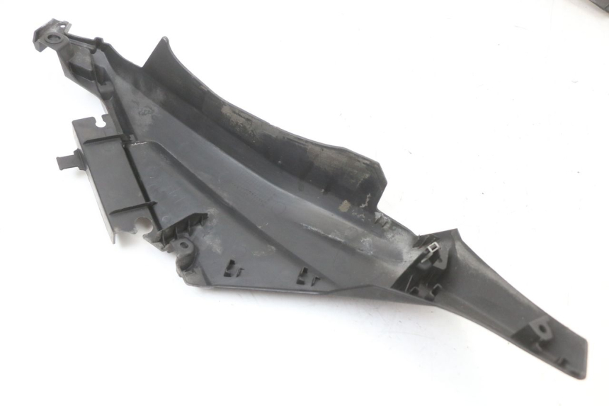 photo de JONCTION CARENAGE ARRIERE YAMAHA XMAX X-MAX ABS 125 (2017 - 2020)