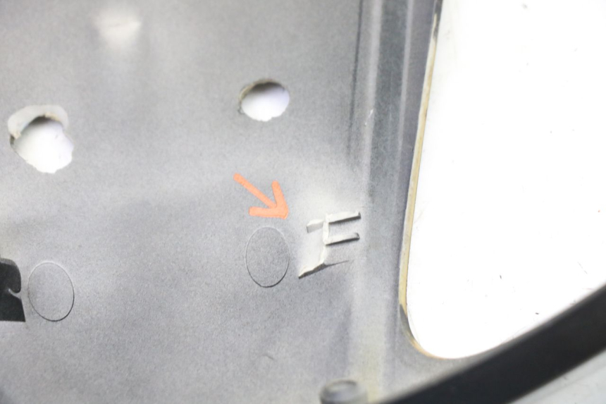 photo de JONCTION CARENAGE ARRIERE YAMAHA XMAX X-MAX 125 (2006 - 2009) - État de surface