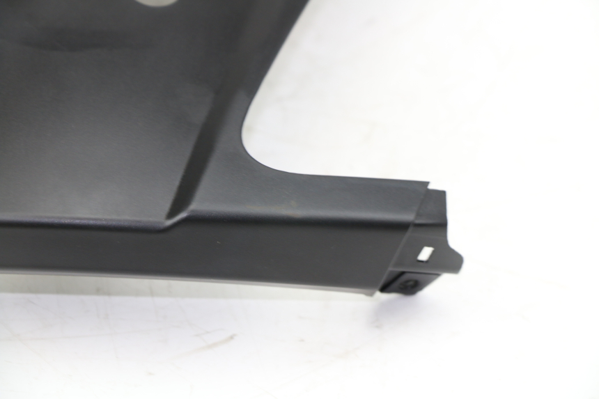 photo de JONCTION CARENAGE ARRIERE YAMAHA X-MAX XMAX 250 (2006 - 2009)