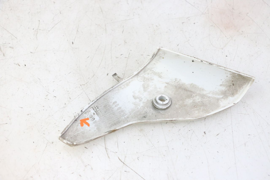 photo de JONCTION CARENAGE AVANT INF PIAGGIO LXV 4T 50 (2009 - 2013)