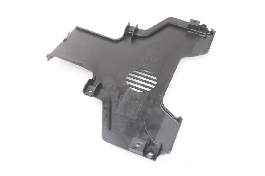 photo de JONCTION CARENAGE AVANT INF PIAGGIO MP3 HPE 500 (2019 - 2022)