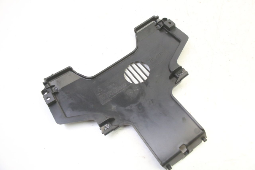 photo de JONCTION CARENAGE AVANT INF PIAGGIO MP3 HPE 310 (2024 - 2025)