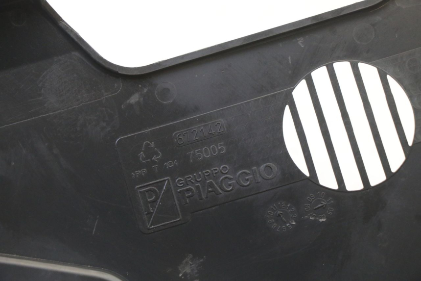 photo de JONCTION CARENAGE AVANT INF PIAGGIO MP3 HPE 310 (2024 - 2025)