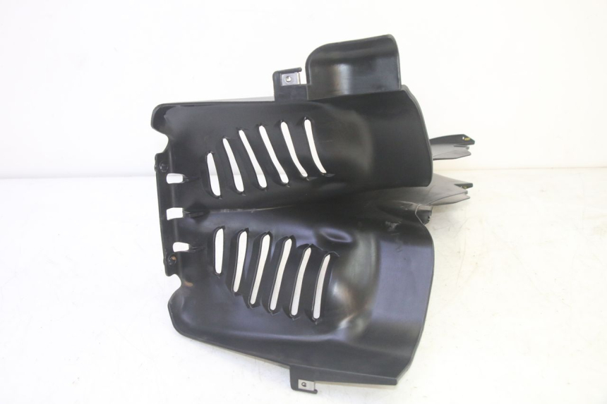 photo de JONCTION CARENAGE AVANT INF PIAGGIO MP3 HPE 350 (2018 - 2020) - État de surface