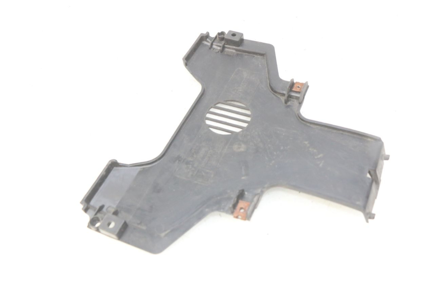 photo de JONCTION CARENAGE AVANT INF PIAGGIO MP3 LT 300 (2010 - 2016)