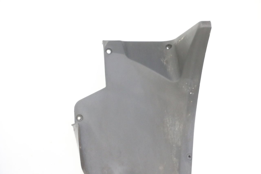 photo de JONCTION CARENAGE AVANT INF PIAGGIO MP3 LT 300 (2010 - 2016)