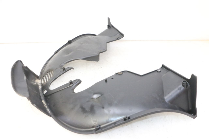 photo de JONCTION CARENAGE AVANT INF PIAGGIO MP3 LT 300 (2010 - 2016)