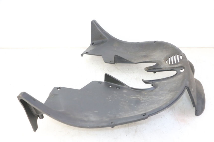 photo de JONCTION CARENAGE AVANT INF PIAGGIO MP3 LT 300 (2010 - 2016)