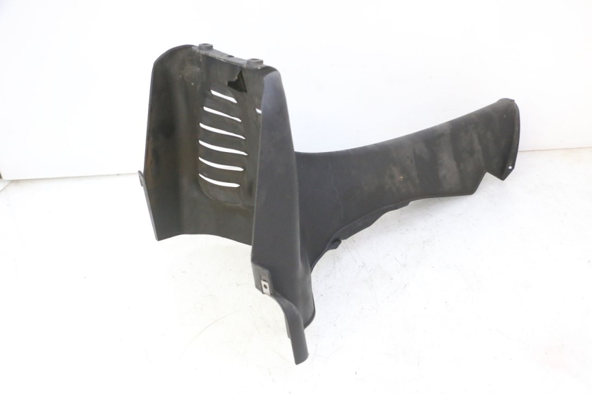 photo de JONCTION CARENAGE AVANT INF PIAGGIO MP3 RL 250 (2007 - 2010)