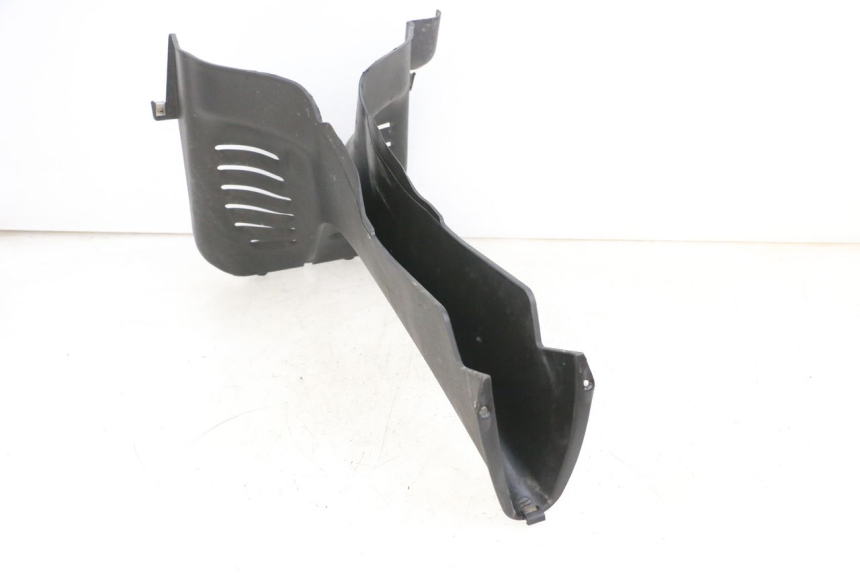 photo de JONCTION CARENAGE AVANT INF PIAGGIO MP3 RL 250 (2007 - 2010) - Zoom état d’usage