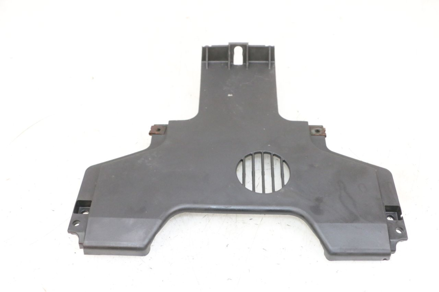 photo de JONCTION CARENAGE AVANT INF PIAGGIO MP3 500 (2016 - 2018) - Gros plan technique