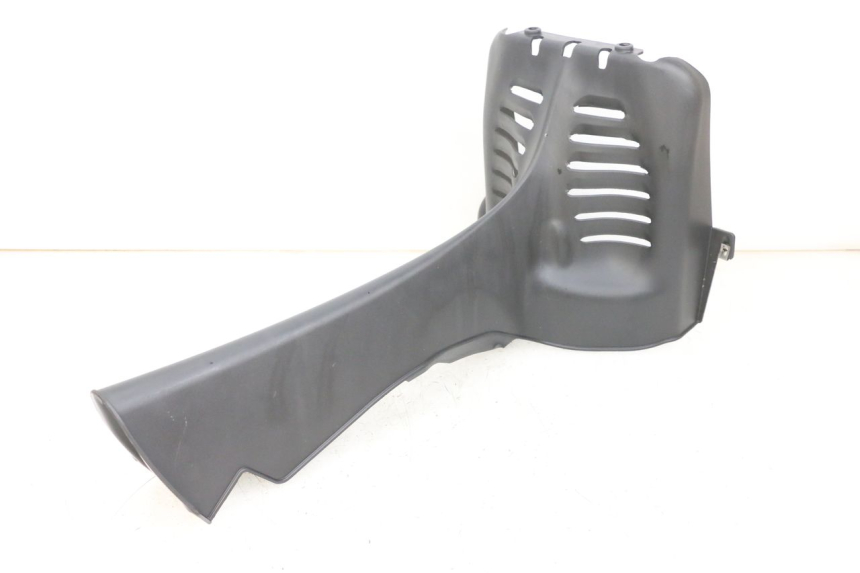 photo de JONCTION CARENAGE AVANT INF PIAGGIO MP3 RL 250 (2007 - 2010) - Gros plan technique