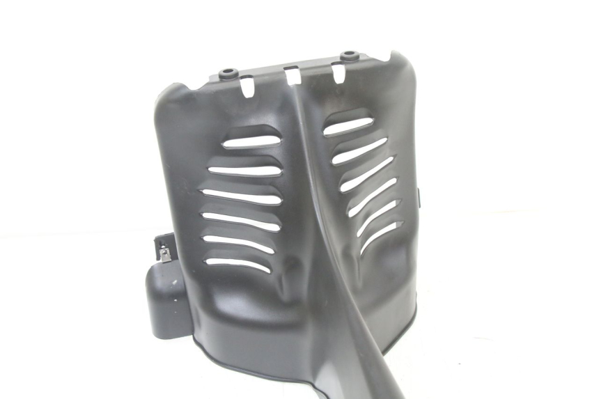 photo de JONCTION CARENAGE AVANT INF PIAGGIO MP3 500 (2014 - 2016)