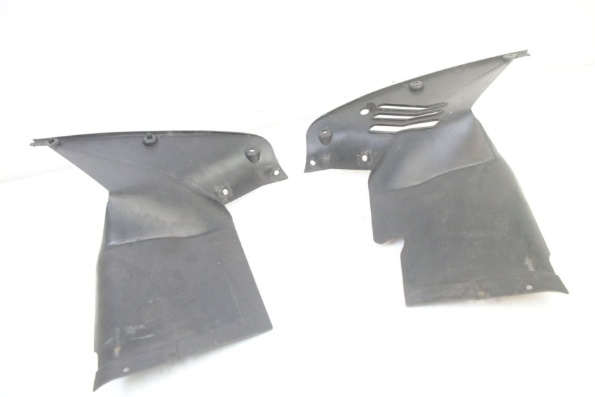 photo de JONCTION CARENAGE AVANT INF HONDA ST PAN EUROPEAN 1300 (2002 - 2013)