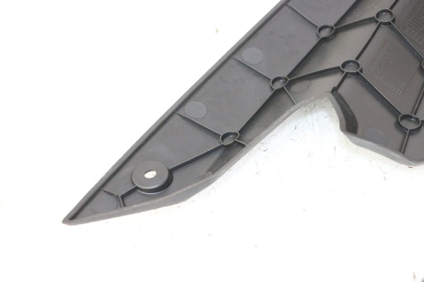 photo de JONCTION CARENAGE AVANT INF PEUGEOT STREETZONE I NAKED 2T 50 (2018 - 2020)