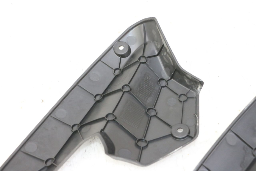 photo de JONCTION CARENAGE AVANT INF PEUGEOT STREETZONE I NAKED 2T 50 (2018 - 2020)