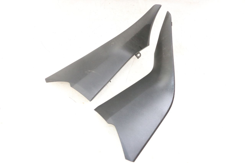 photo de JONCTION CARENAGE AVANT INF YAMAHA XMAX X-MAX ABS 125 (2017 - 2020)