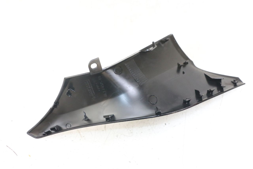 photo de JONCTION CARENAGE AVANT INF YAMAHA XMAX X-MAX ABS 125 (2017 - 2020)