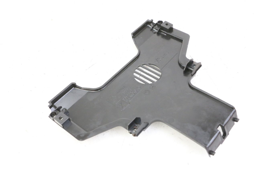 photo de JONCTION CARENAGE AVANT PIAGGIO MP3 500 (2014 - 2016)