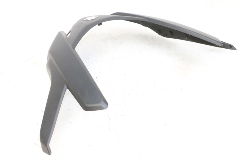 photo de JONCTION CARENAGE AVANT SUP SUZUKI BURGMAN 650 (2013 - 2020)